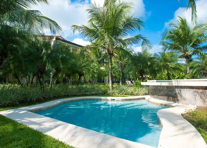 Coastal-inspired With A Pool-view Balcony & Club Access Appartement *