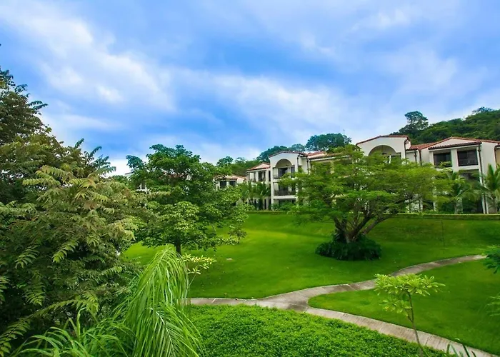 Appartement Coastal-inspired With A Pool-view Balcony & Club Access *