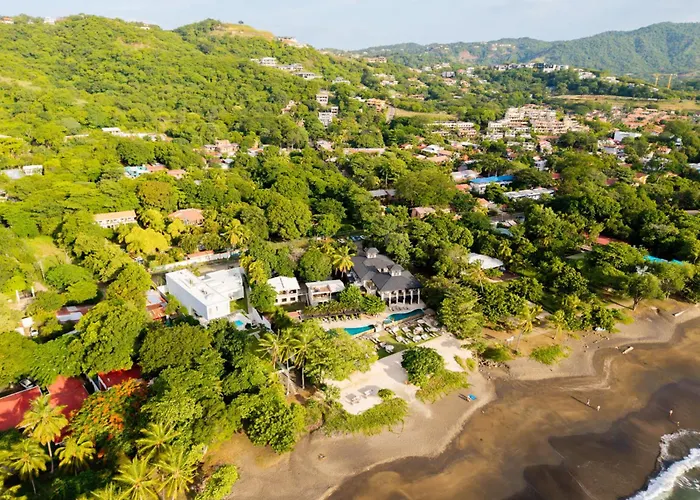 Appartement Coastal-inspired With A Pool-view Balcony & Club Access