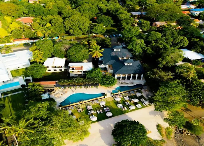 Coastal-inspired With A Pool-view Balcony & Club Access * Coco