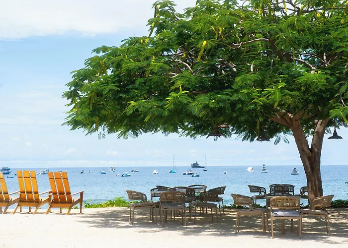 Apartamento Coastal-inspired With A Pool-view Balcony & Club Access *